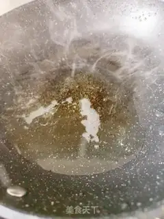 Make Gold-cracking mushroom fried meat step 1