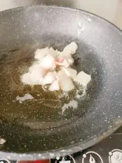Make Gold-cracking mushroom fried meat step 2