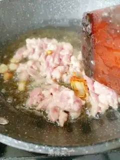 Make Gold-cracking mushroom fried meat step 3