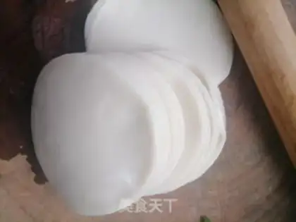 Make dumplings and onions step 0