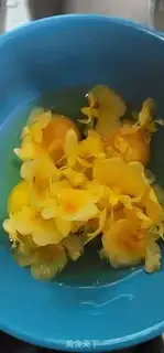 Make Fries and eggs step 3