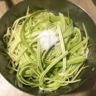 Make A meat bun step 0