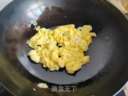 Make Green bean sprouts with fried eggs step 3