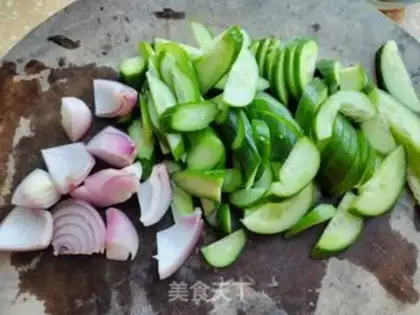Make The black cucumber with the pig roll step 3