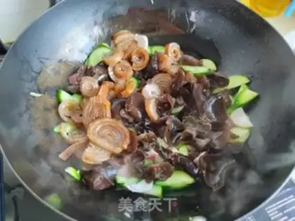 Make The black cucumber with the pig roll step 5