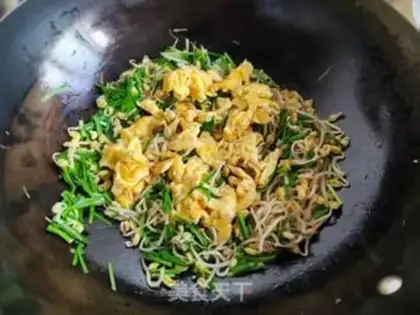 Make Green bean sprouts with fried eggs step 6