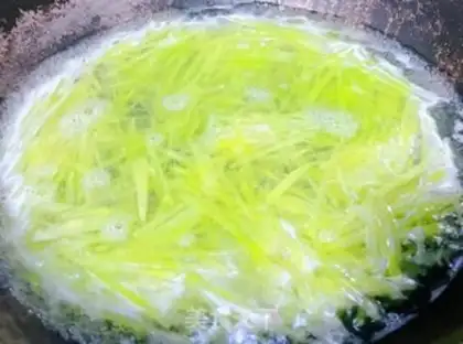Make The meat-mealing guacamole step 1