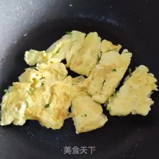 Make Eggs and guacamole step 2