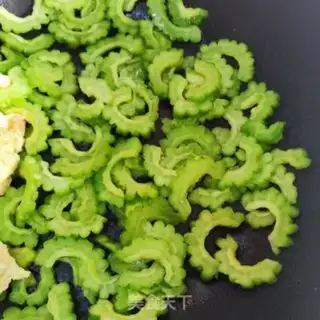 Make Eggs and guacamole step 3