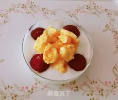 Make Fruit and sand yogurt step 4