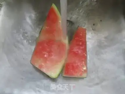 Make Squeeze and fry watermelon step 1