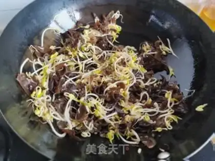 Make Blackwood green bean sprouts step 5