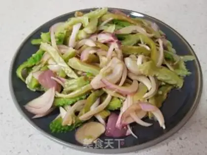 Make A bitter melon with onions step 6