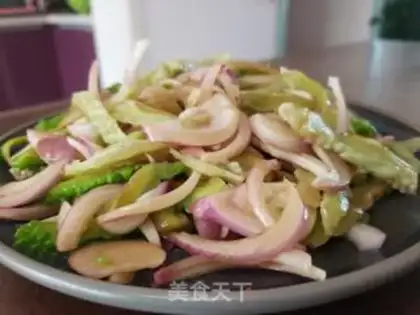 Make A bitter melon with onions step 7