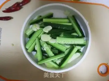 Make Spicy cucumber bar step 1