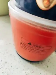 Make Watermelon freezes on milk step 2