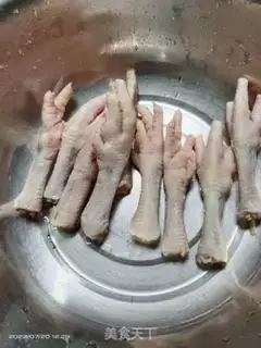 Make The eggs of the chicken claws step 0