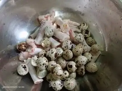 Make The eggs of the chicken claws step 1