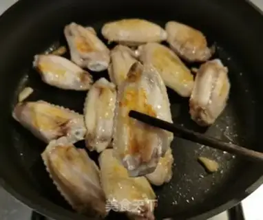 Make Cranberry and fried chicken wings step 0