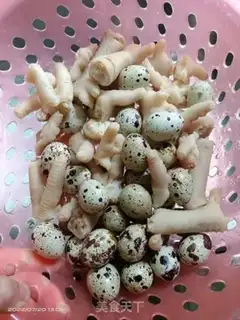 Make The eggs of the chicken claws step 4
