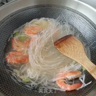 Make Shrimp stew for a white radish fan step 11