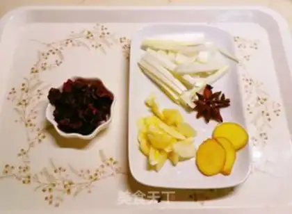 Make Cranberry and fried chicken wings step 1