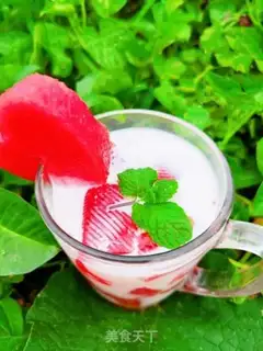 Make Watermelon freezes on milk step 16