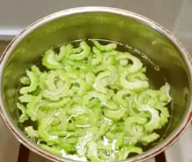 Make Onion fried melons step 3