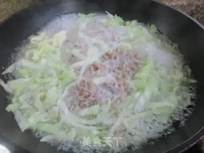 Make Chicken gravy with cabbage and flour step 3