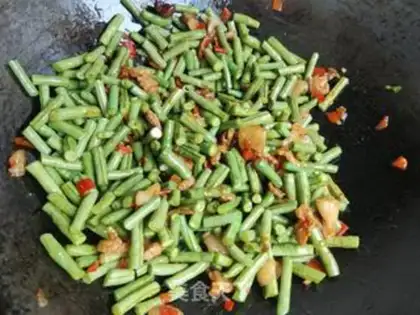 Make Pepper chops, fried beans step 10