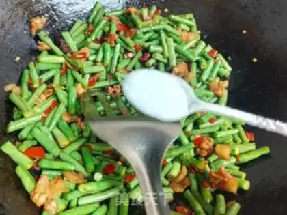 Make Pepper chops, fried beans step 11