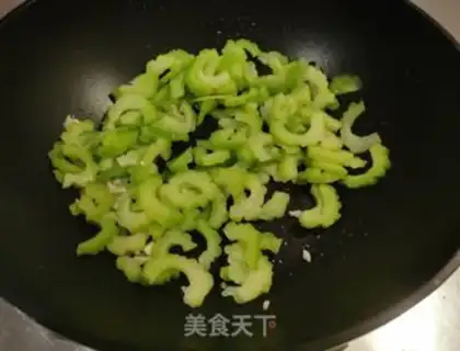 Make Onion fried melons step 5
