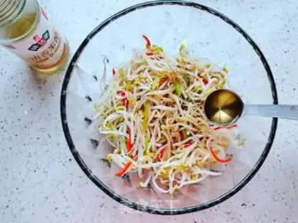 Make Sour green bean sprouts step 3