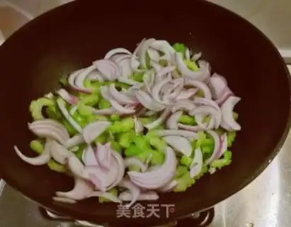 Make Onion fried melons step 6