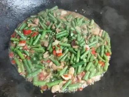 Make Pepper chops, fried beans step 12