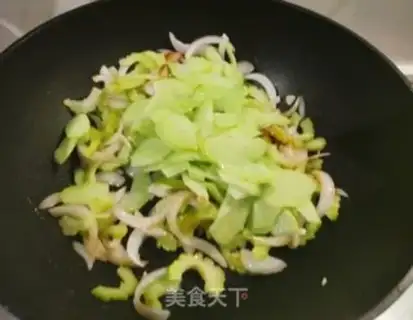 Make Onion fried melons step 8