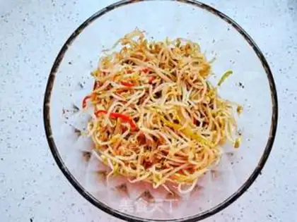 Make Sour green bean sprouts step 5
