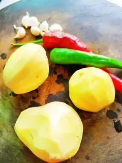 Make Spicy potatoes step 1