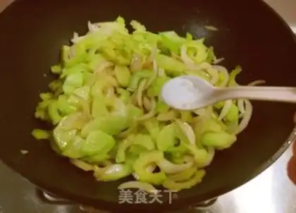 Make Onion fried melons step 10