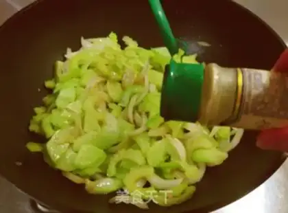 Make Onion fried melons step 11