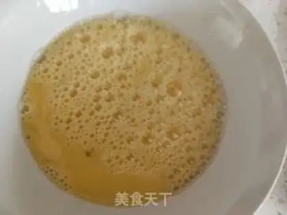 Make Tomato fried eggs step 1