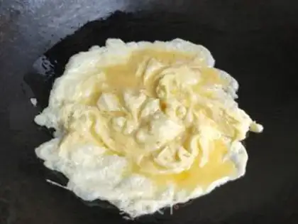 Make Tomato fried eggs step 2