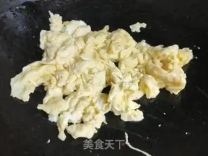 Make Tomato fried eggs step 3