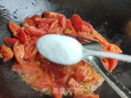 Make Tomato fried eggs step 5