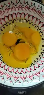 Make Squeeze fried eggs step 0