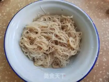 Make Onion egg mushroom noodles step 2
