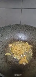 Make Squeeze fried eggs step 5