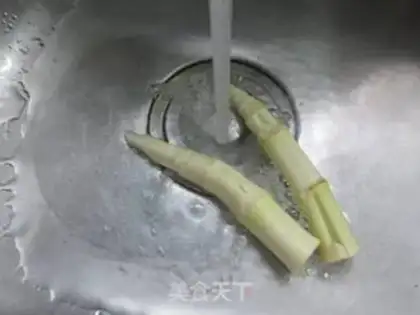 Make Pickles whips fried eggs step 2