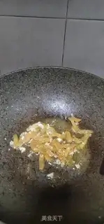 Make Squeeze fried eggs step 6
