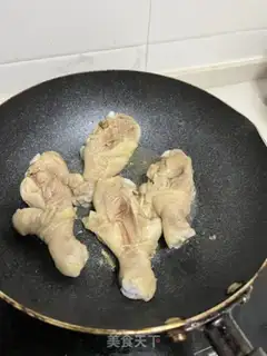 Make Home spicy chickens and potatoes step 0